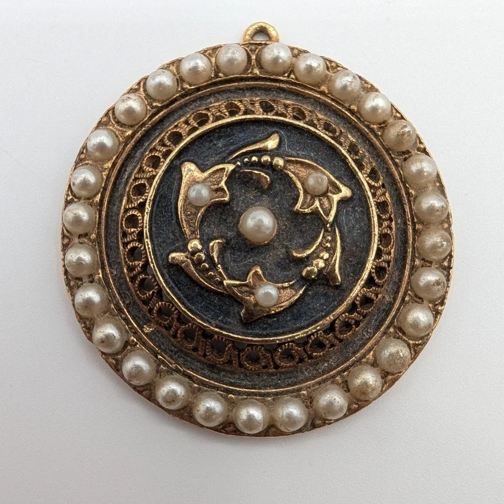 Vintage Gold‎ Tone Round Medallion Faux Pearl Filigree Statement Pendant Charm
